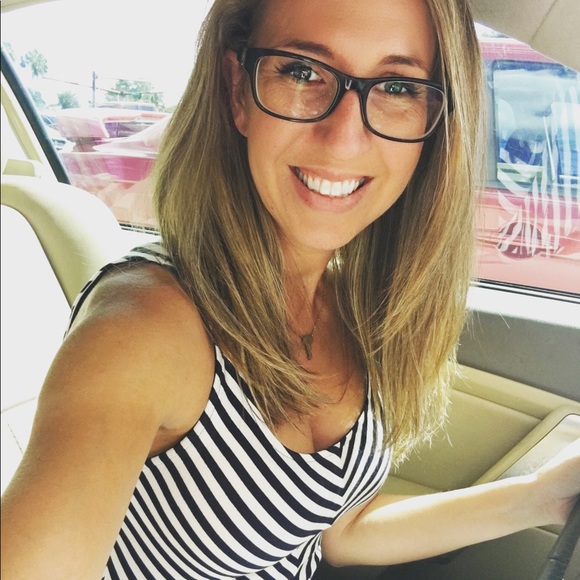 Meet your Posher, Whitney! - Picture 5 of 8